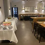 Otel Restaurant Goldenes Ross Gollheim