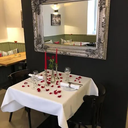 Restaurant Goldenes Ross Szálloda *