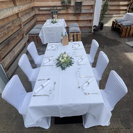 Отель Restaurant Goldenes Ross Gollheim