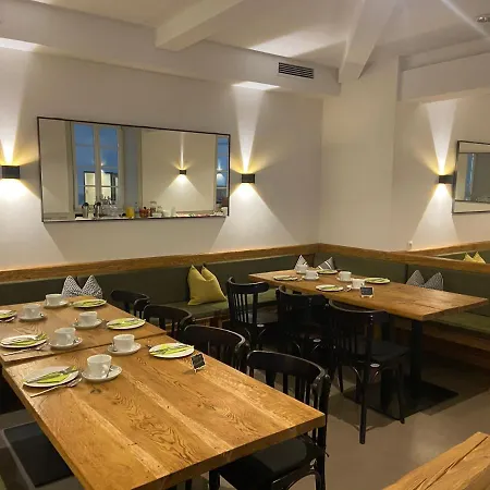 Restaurant Goldenes Ross Отель Gollheim