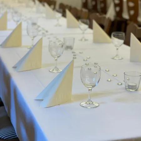 Restaurant Goldenes Ross Szálloda *