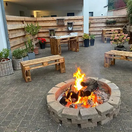 Отель Restaurant Goldenes Ross Gollheim