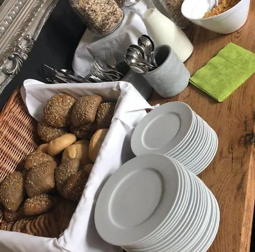 Restaurant Goldenes Ross ホテル Göllheim